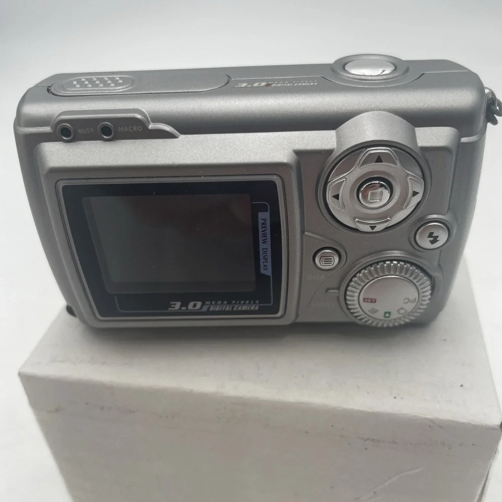 DXG-308 Ultra Compact Digital Camera 3.0MP Silver Point Shoot +Battery+Case